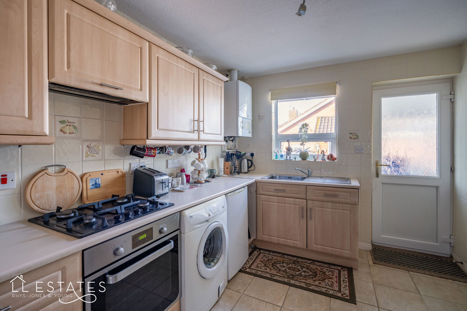 2 bed bungalow for sale in Lon Cwybr, Rhyl  - Property Image 2