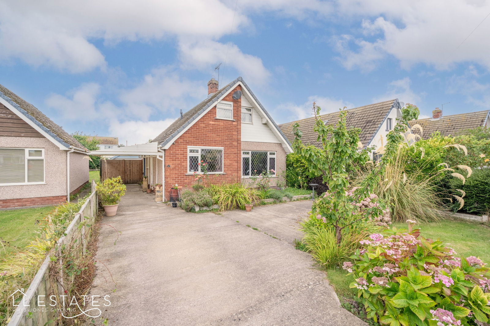 3 bed bungalow for sale in Second Avenue, Prestatyn  - Property Image 1