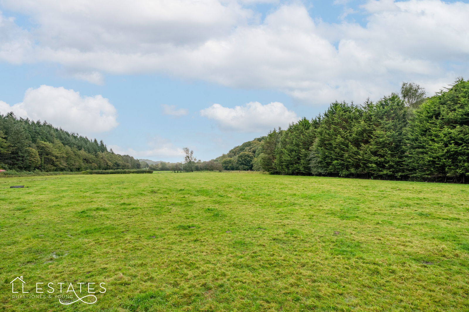 3 bed terraced house for sale in Park View, Mold  - Property Image 14