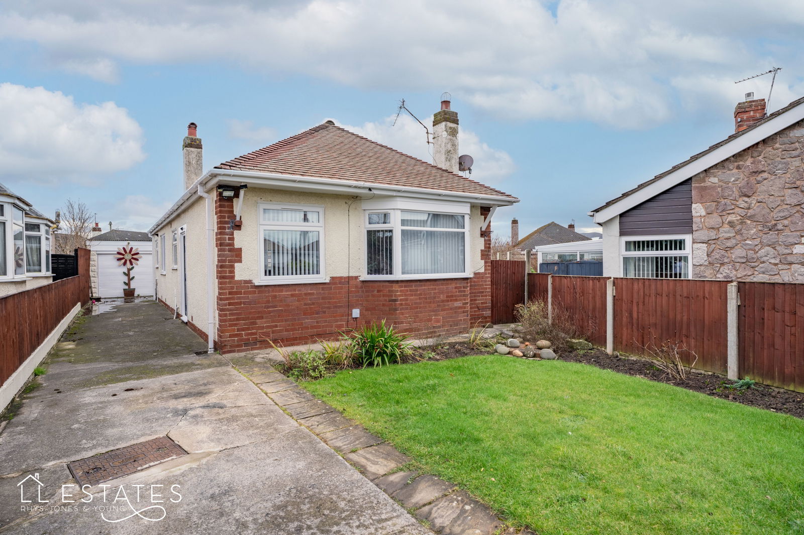 3 bed bungalow for sale in Rosedale Gardens, Rhyl  - Property Image 1