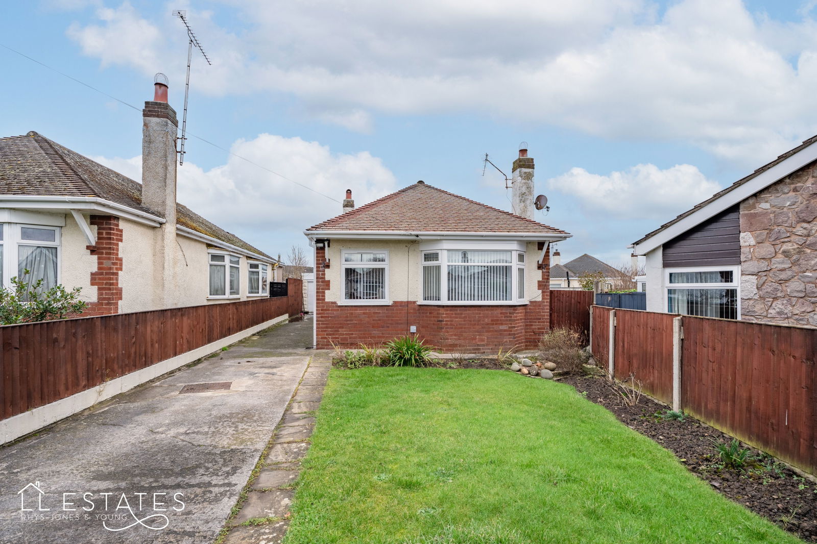 3 bed bungalow for sale in Rosedale Gardens, Rhyl, LL18