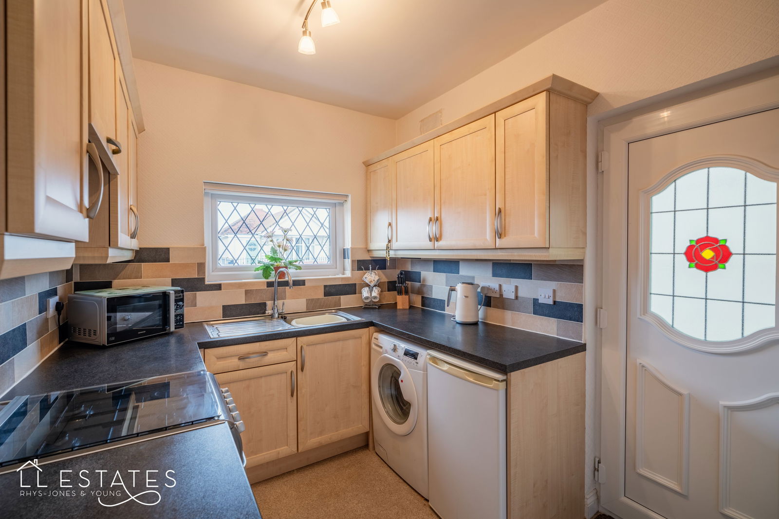 2 bed bungalow for sale in Ridgeway Avenue, Rhyl  - Property Image 3