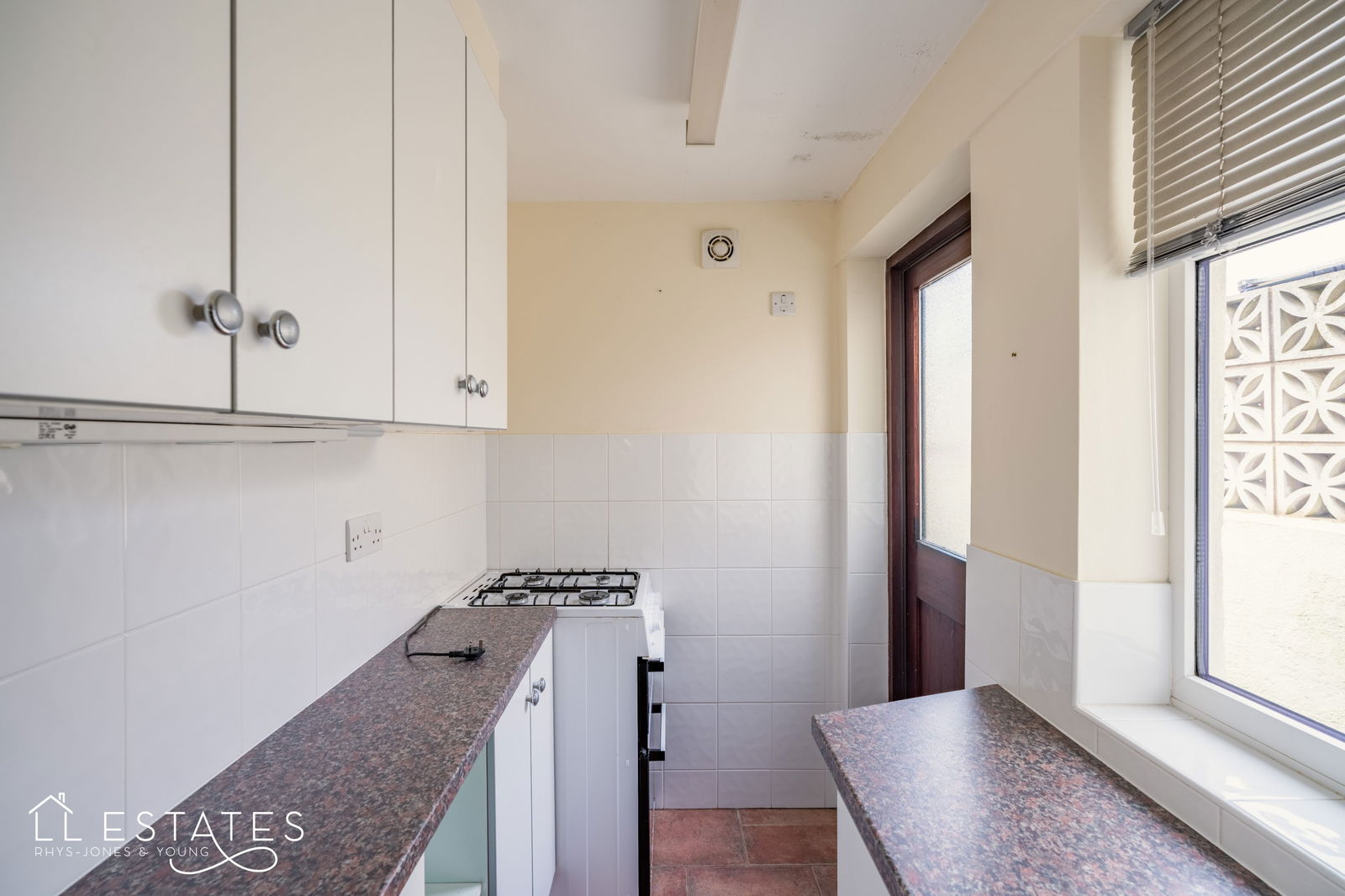 1 bed terraced house for sale in Castle Hill, Denbigh  - Property Image 4