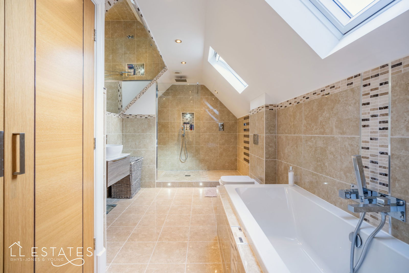 4 bed detached house for sale in Oakwood, Colwyn Bay 9