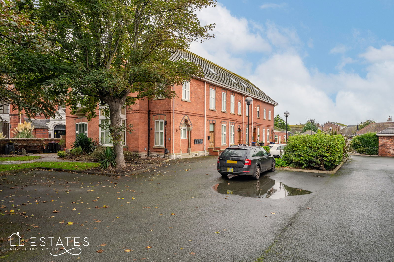 4 bed apartment for sale in Brighton Road, Rhyl, LL18