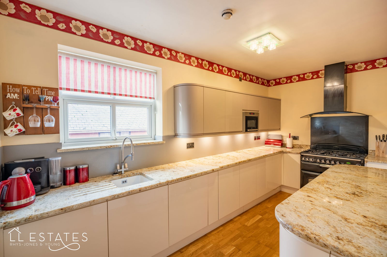 4 bed apartment for sale in Brighton Road, Rhyl 1