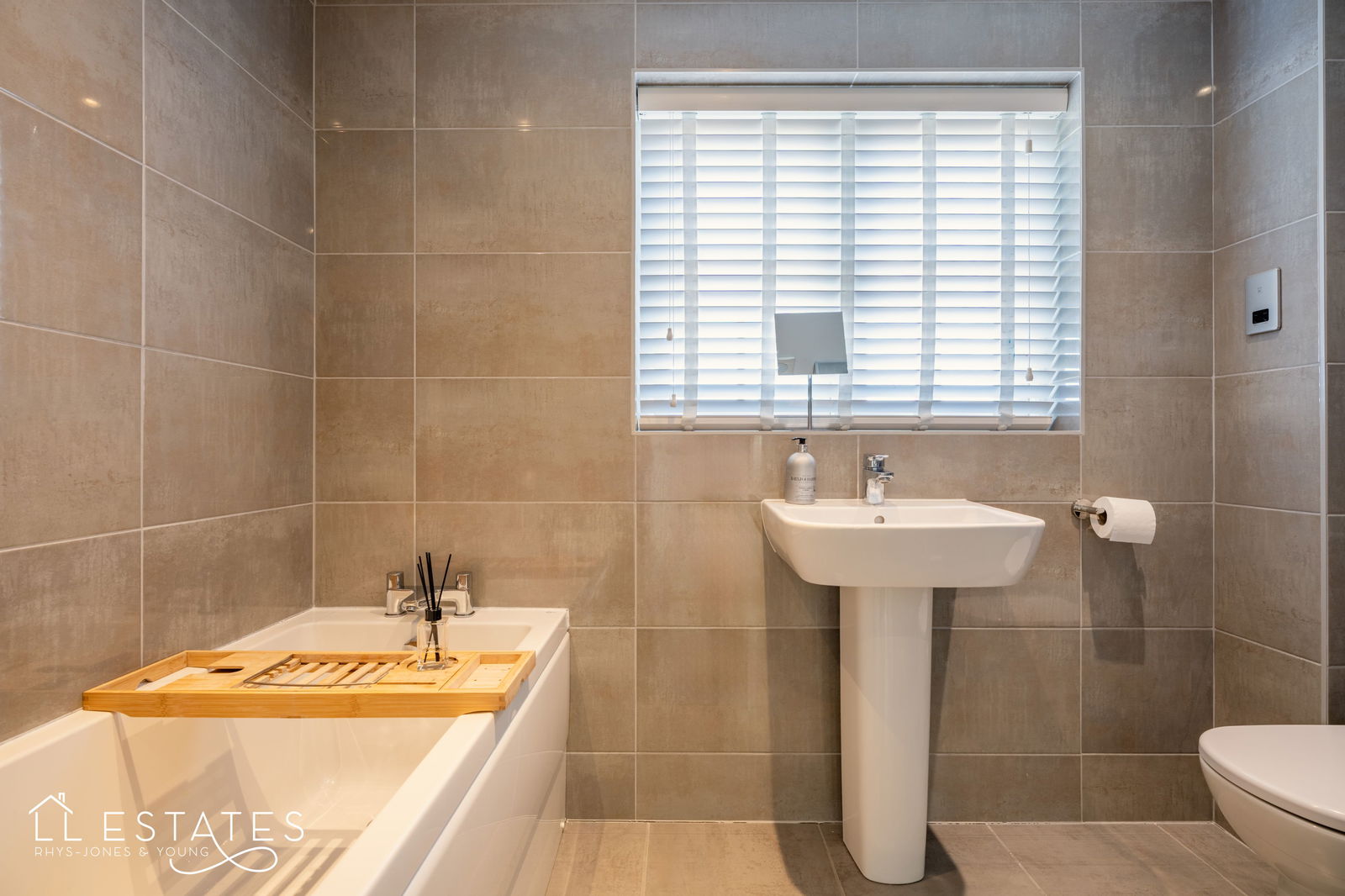 4 bed detached house for sale, Rhyl 11