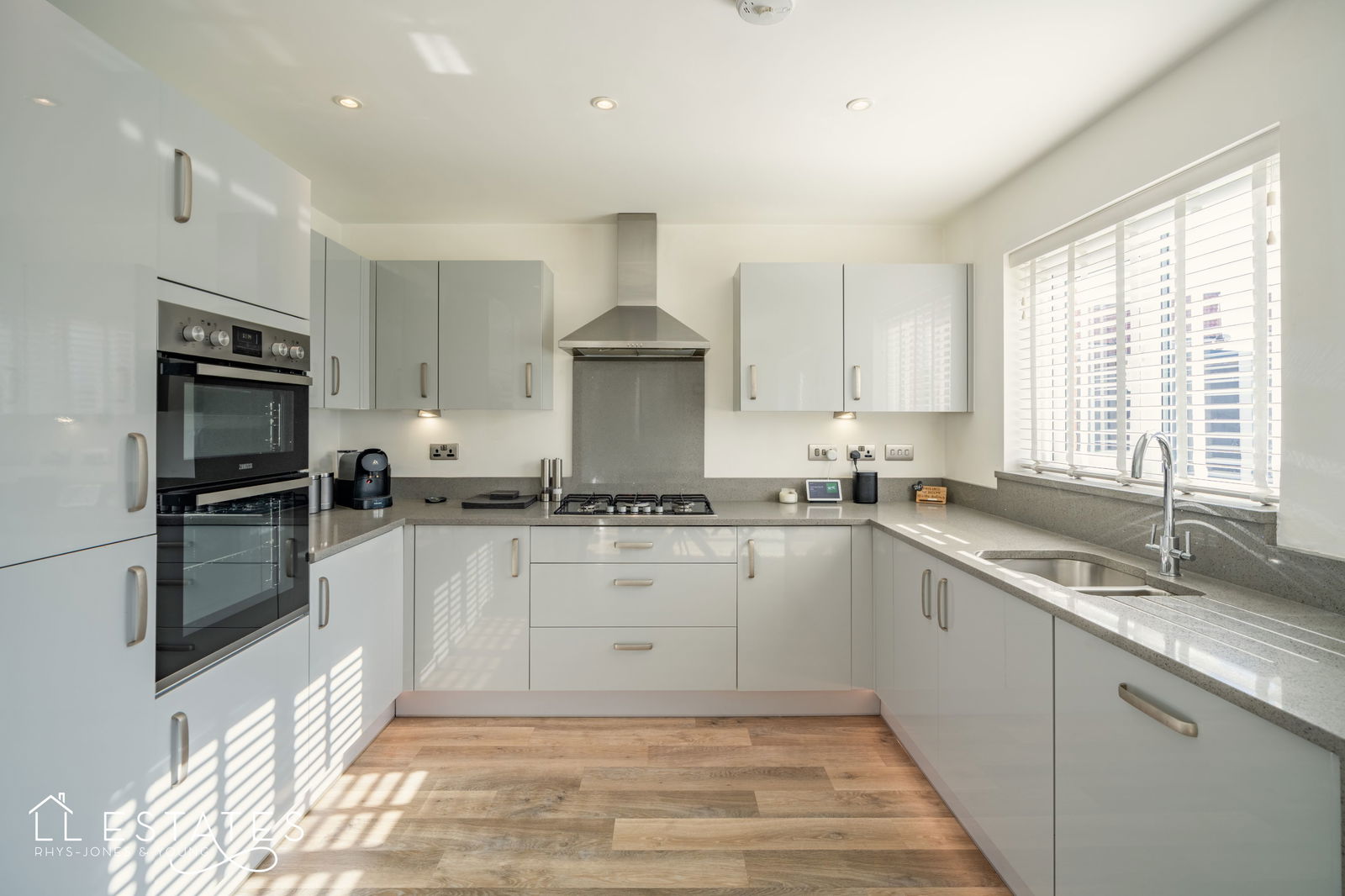 4 bed detached house for sale, Rhyl 3