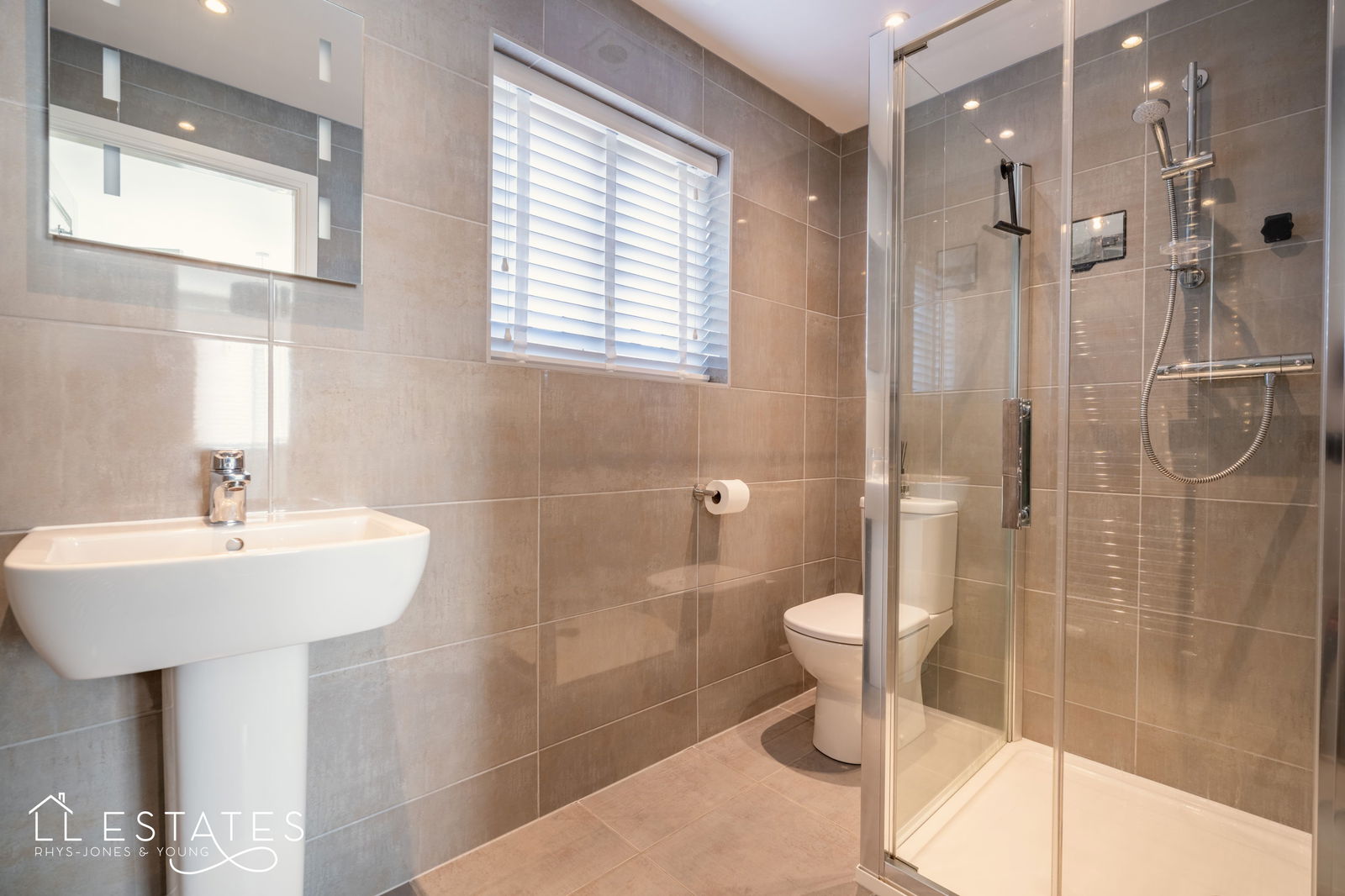 4 bed detached house for sale, Rhyl 8
