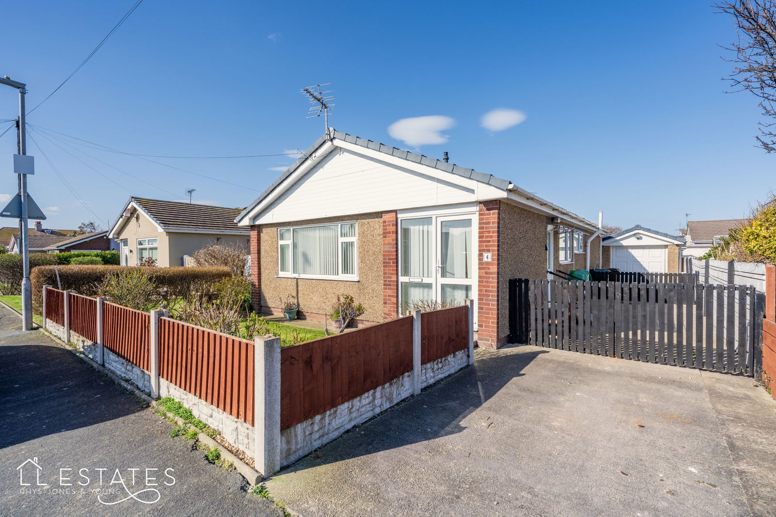 3 bed bungalow for sale in Bryn Avenue, Kinmel Bay, LL18