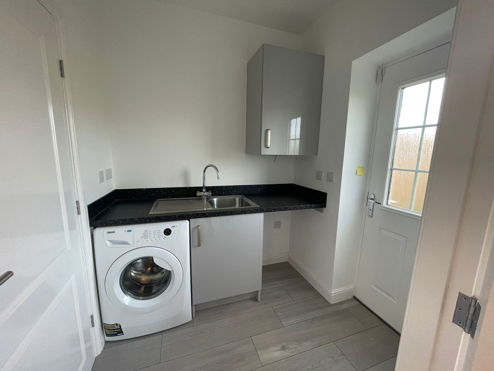 3 bed detached house to rent in Bryn Twr, Rhyl 2