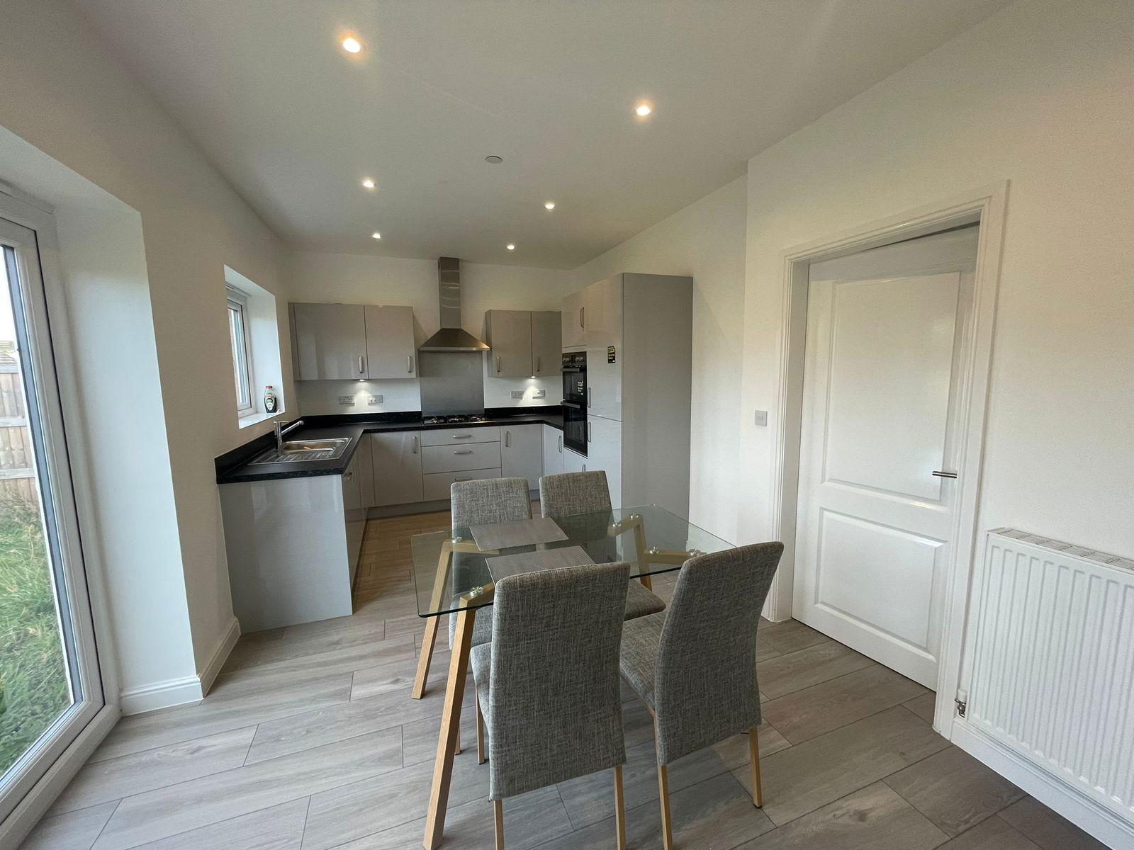 3 bed detached house to rent in Bryn Twr, Rhyl 1