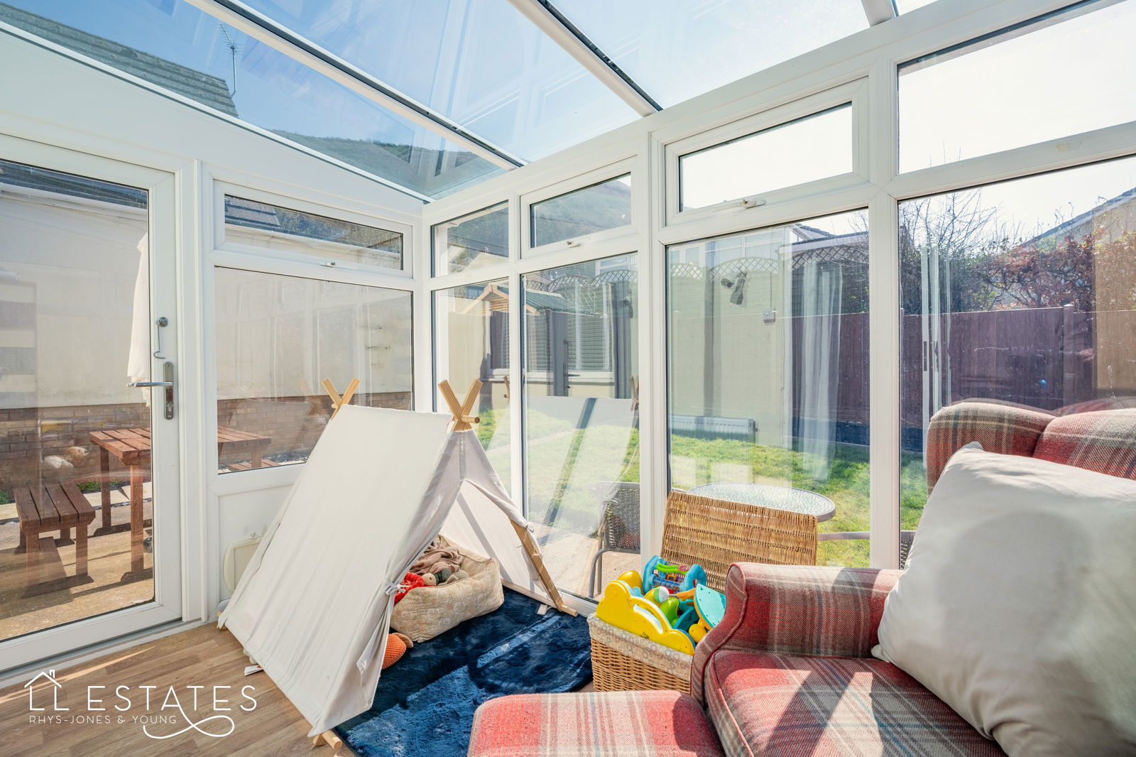 2 bed bungalow for sale in Parc Bron Deg, Dyserth  - Property Image 8