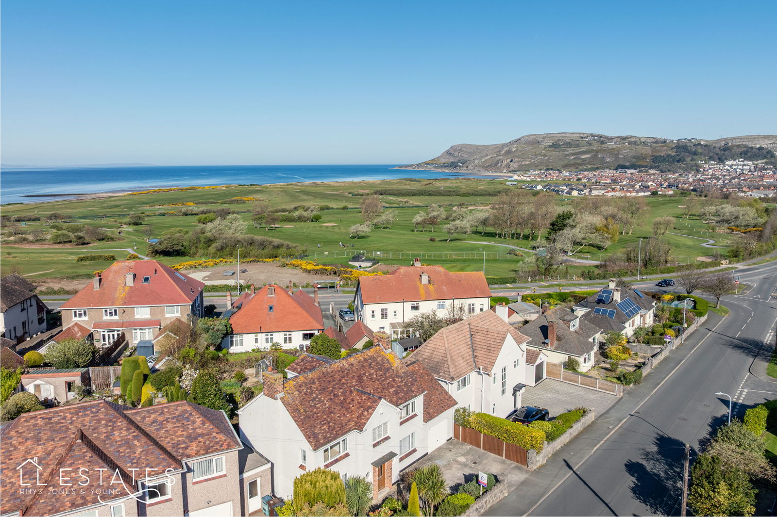 4 bed bungalow for sale in Bryn Gosol Gardens, Llandudno 1