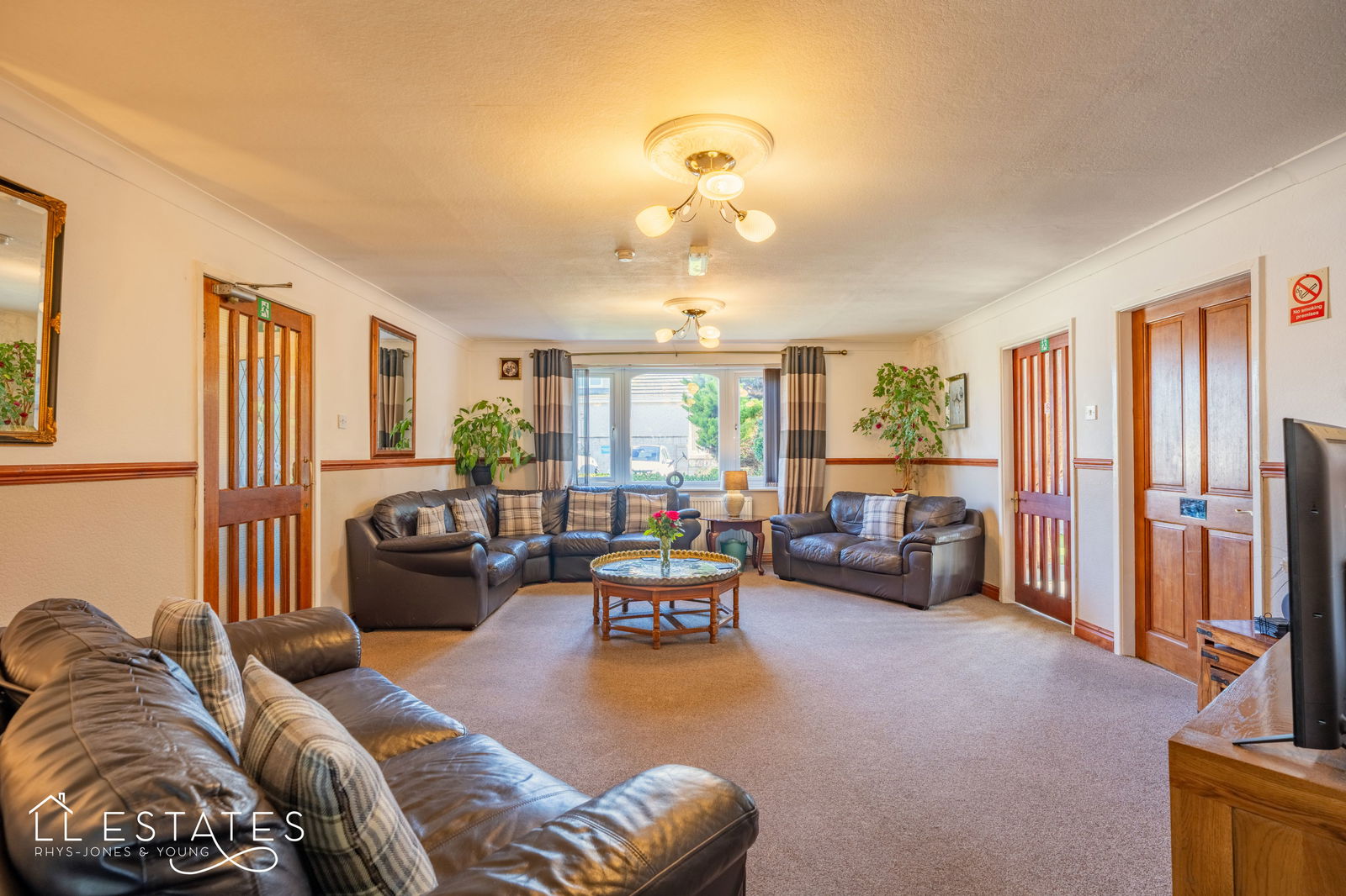 6 bed semi-detached bungalow for sale in Southlands Road, Kinmel Bay  - Property Image 2