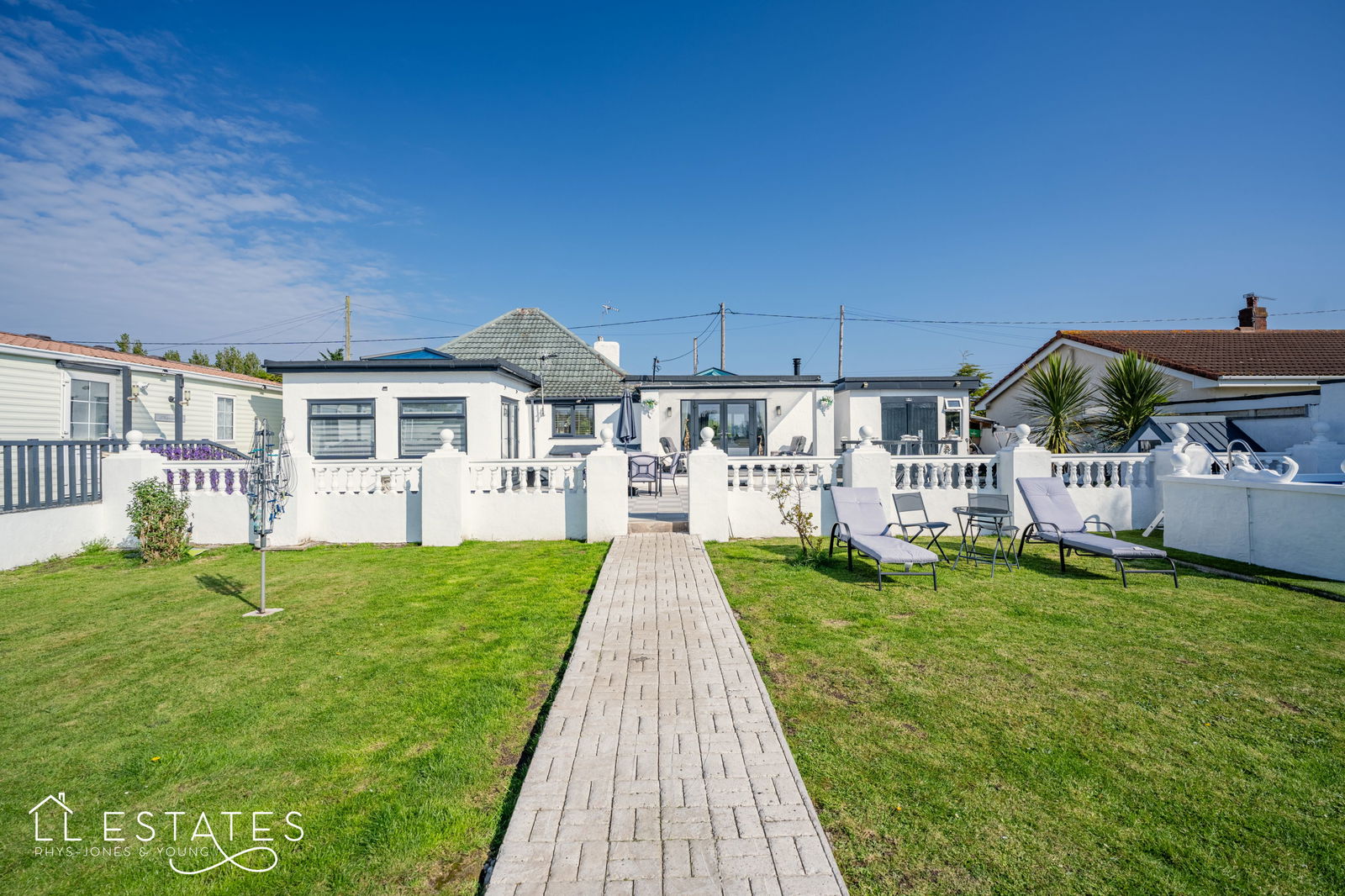 3 bed bungalow for sale in Kinmel Way, Towyn 2