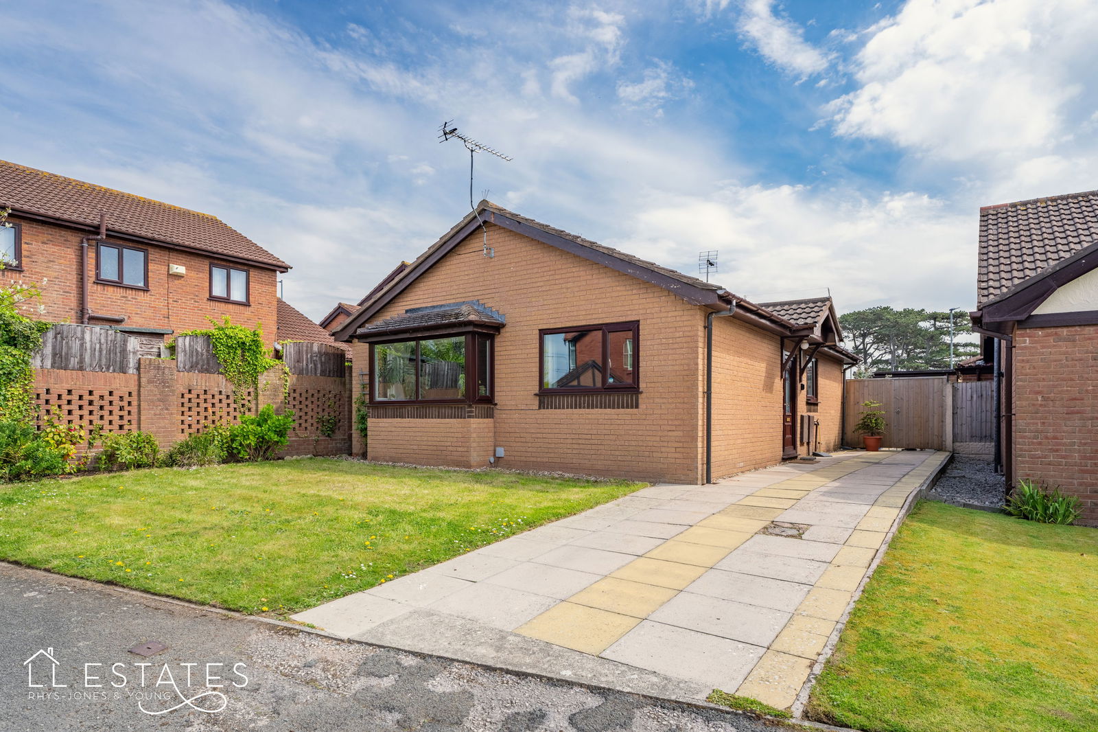 2 bed bungalow for sale in Hammond Court, Rhyl, LL18