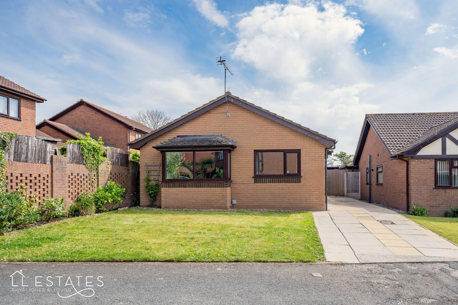 2 bed bungalow for sale in Hammond Court, Rhyl  - Property Image 9