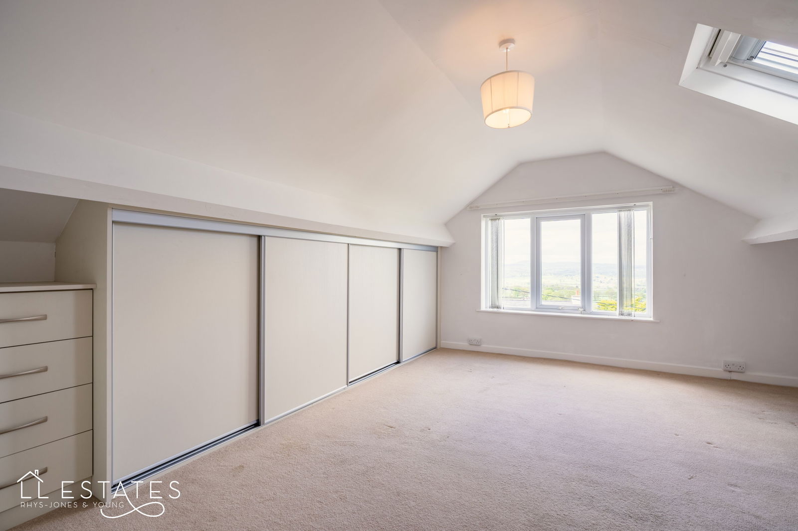 3 bed detached house for sale, Tremeirchion 9