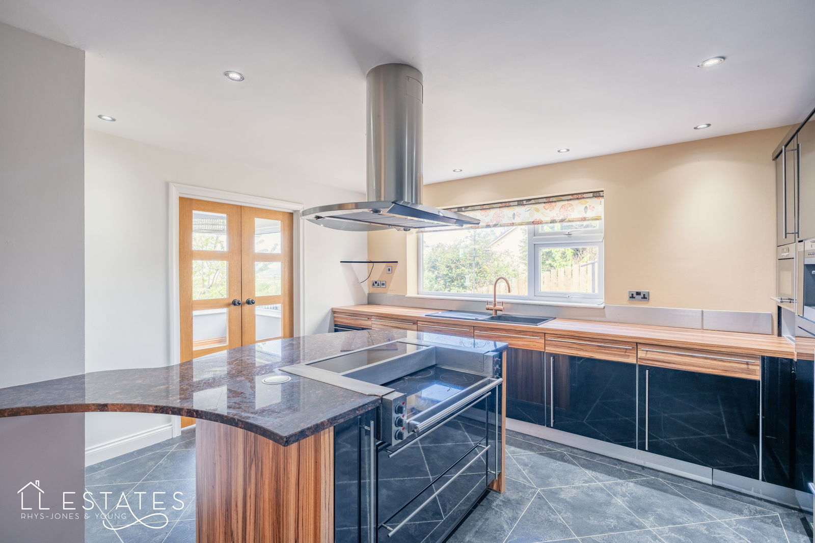 3 bed detached house for sale, Tremeirchion 5