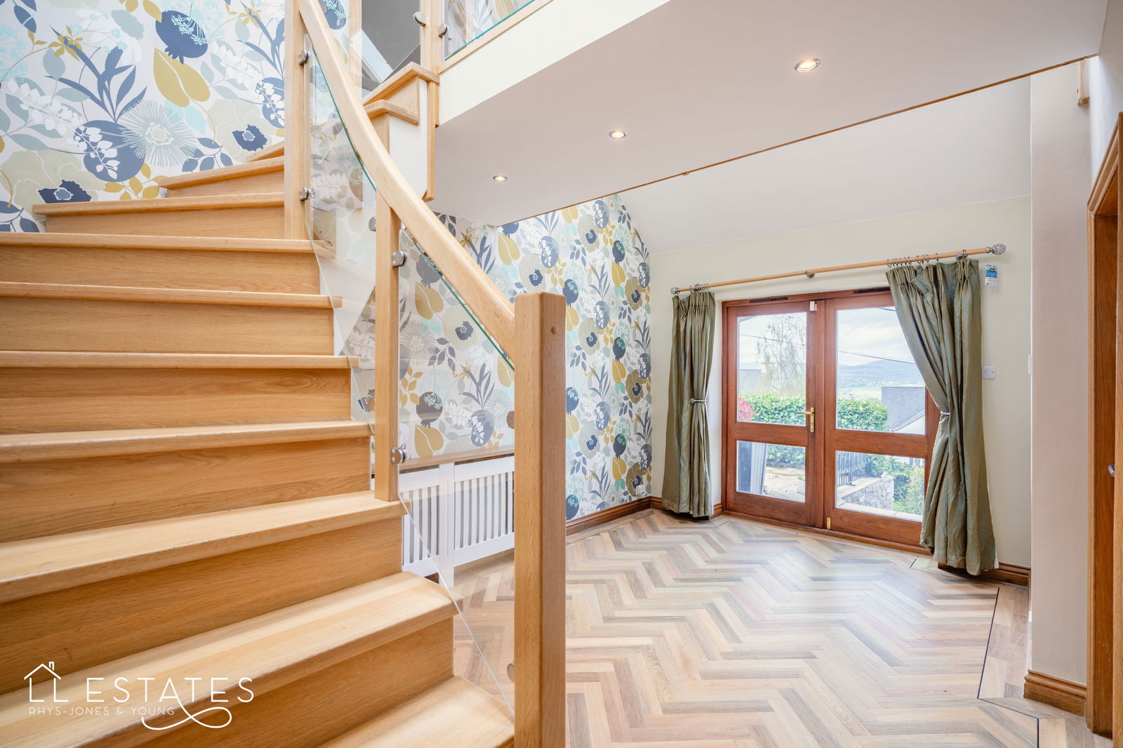 3 bed detached house for sale, Tremeirchion 3