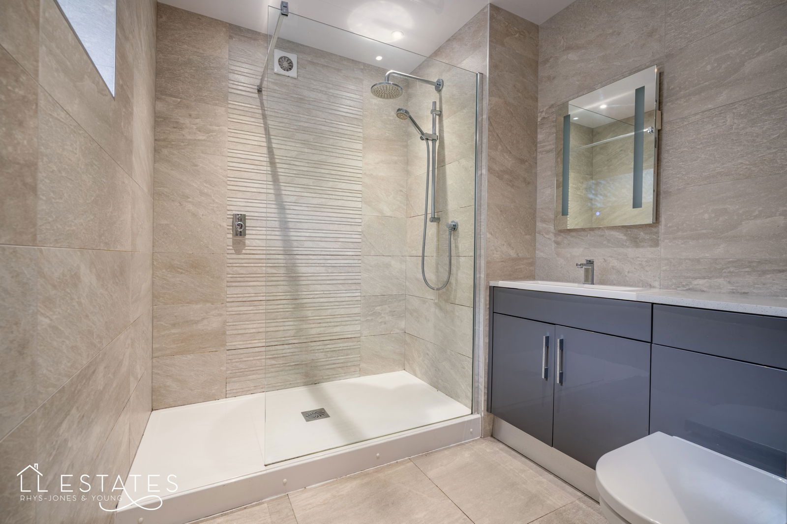 3 bed detached house for sale, Tremeirchion 13