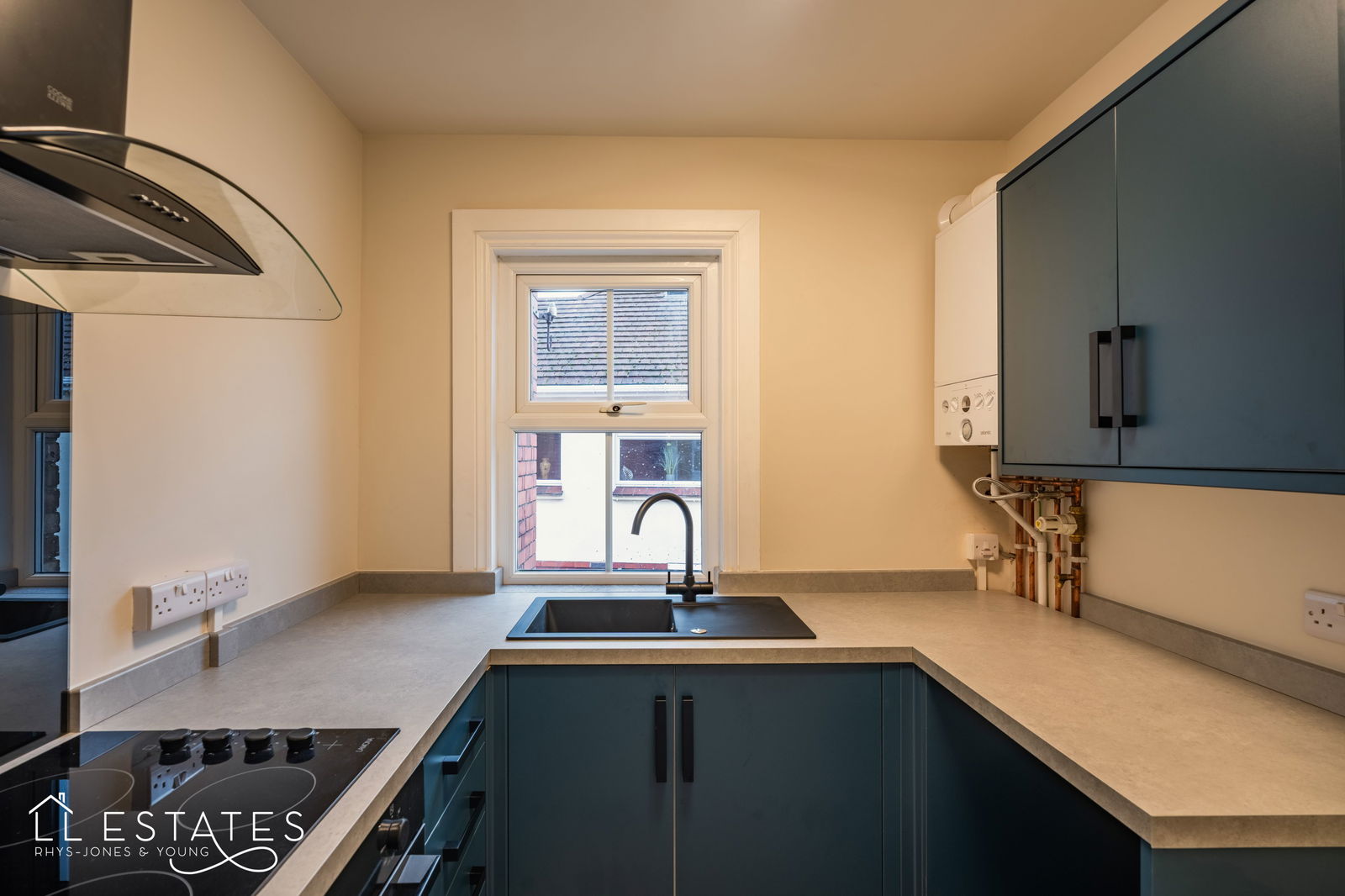 2 bed flat to rent in Meliden Road, Prestatyn  - Property Image 2