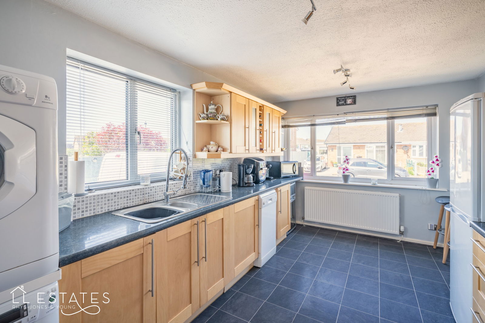 3 bed bungalow for sale in Oaklea Court, Rhyl  - Property Image 3