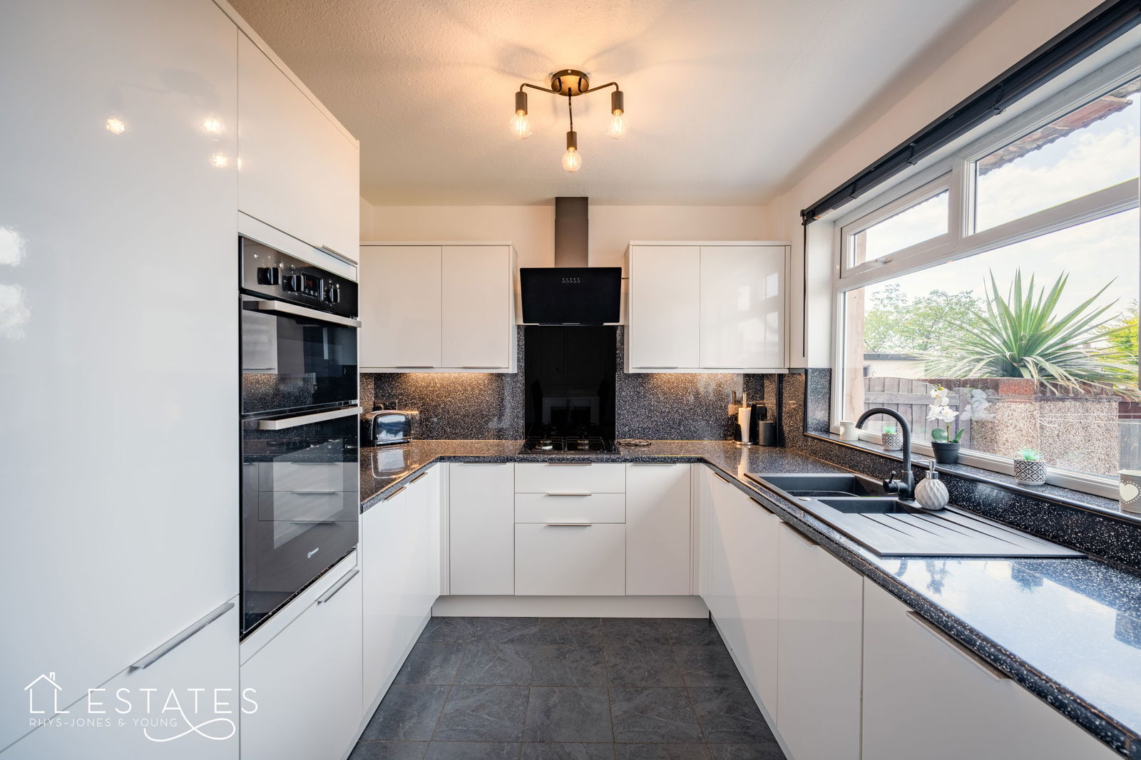 3 bed terraced house for sale in Ffordd Pennant, Meliden  - Property Image 3