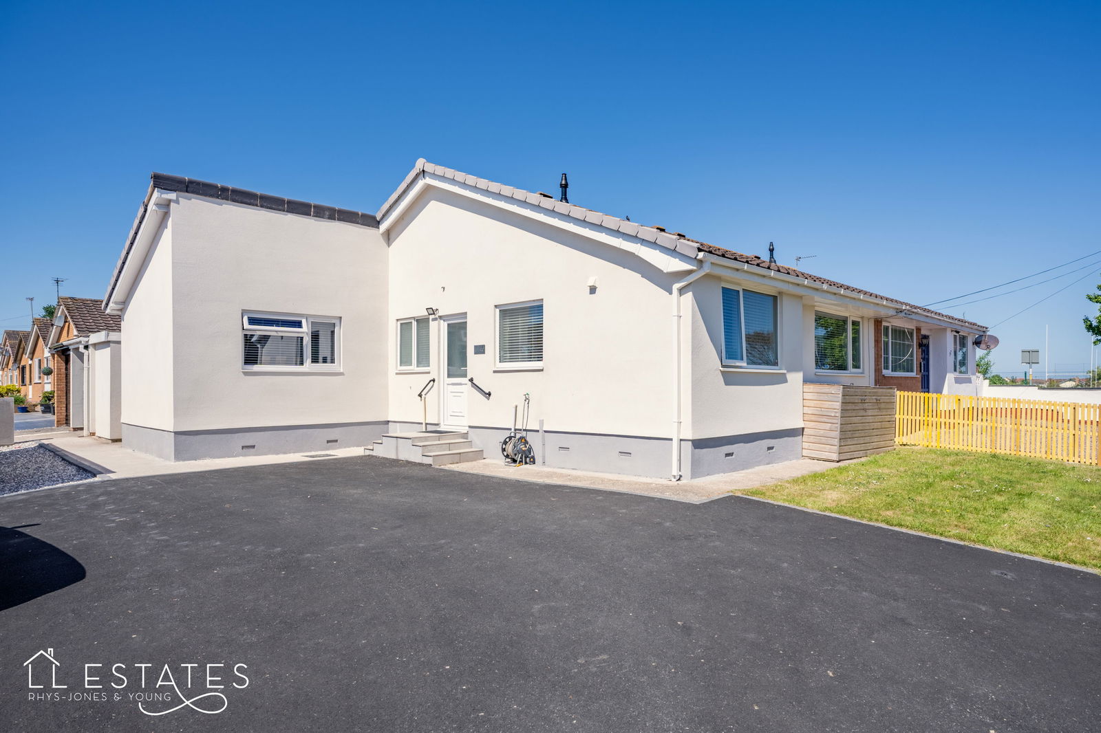 3 bed semi-detached bungalow for sale in Ffordd Anwyl, Rhyl - Property Image 1
