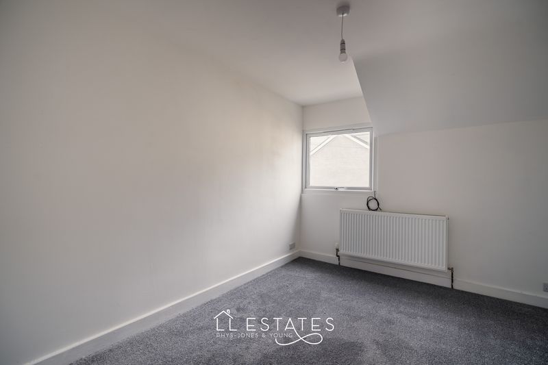 3 bed semi-detached house to rent in Brookes Street, Llandudno 4