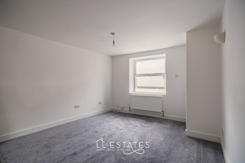 3 bed semi-detached house to rent in Brookes Street, Llandudno 2