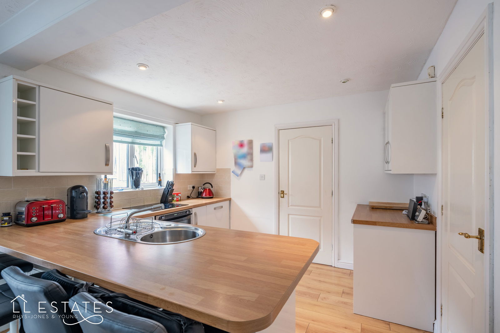 4 bed detached house for sale in Bryn Twr, Abergele 4