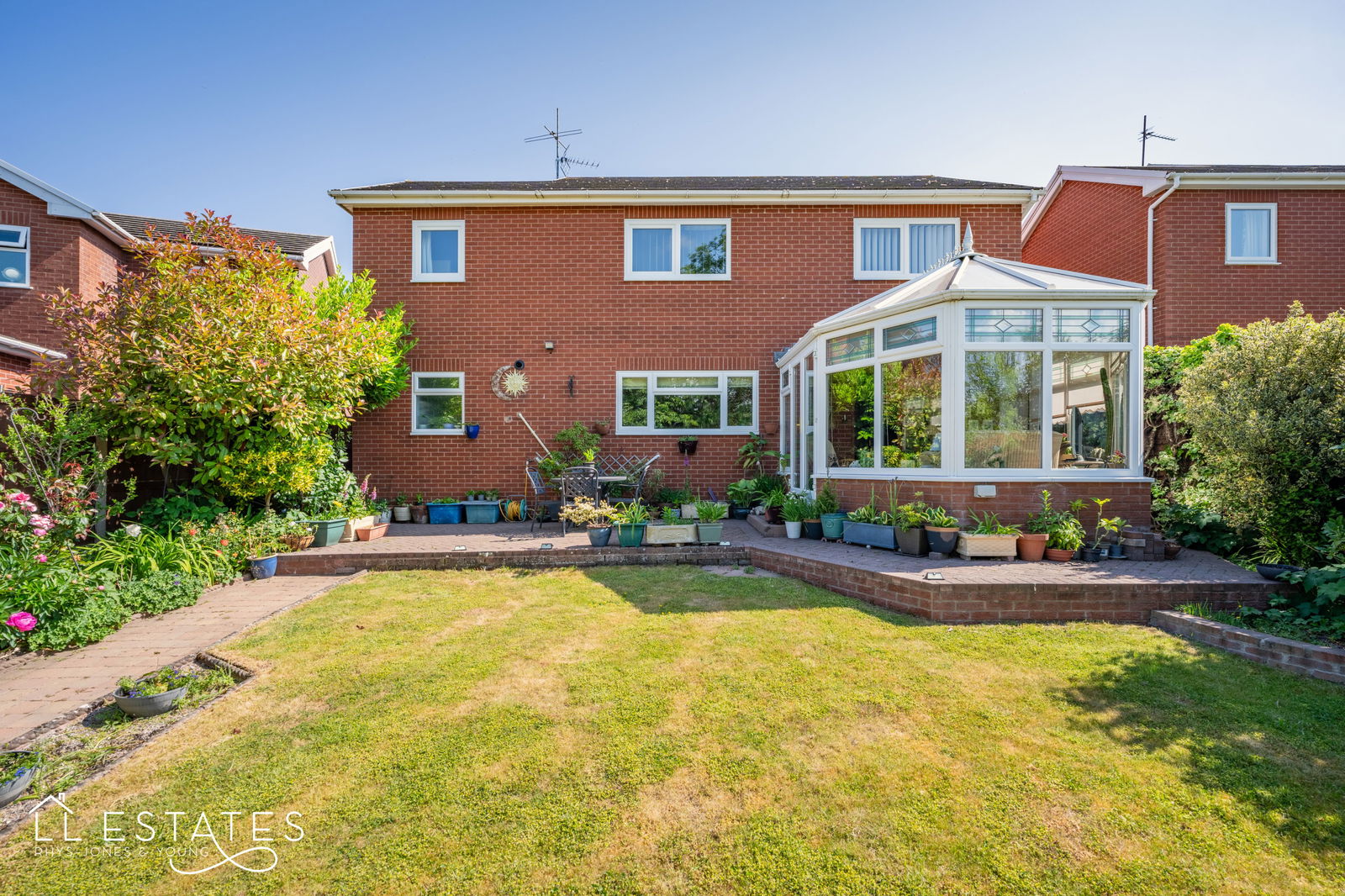 4 bed detached house for sale in Bryn Coed, St. Asaph 11