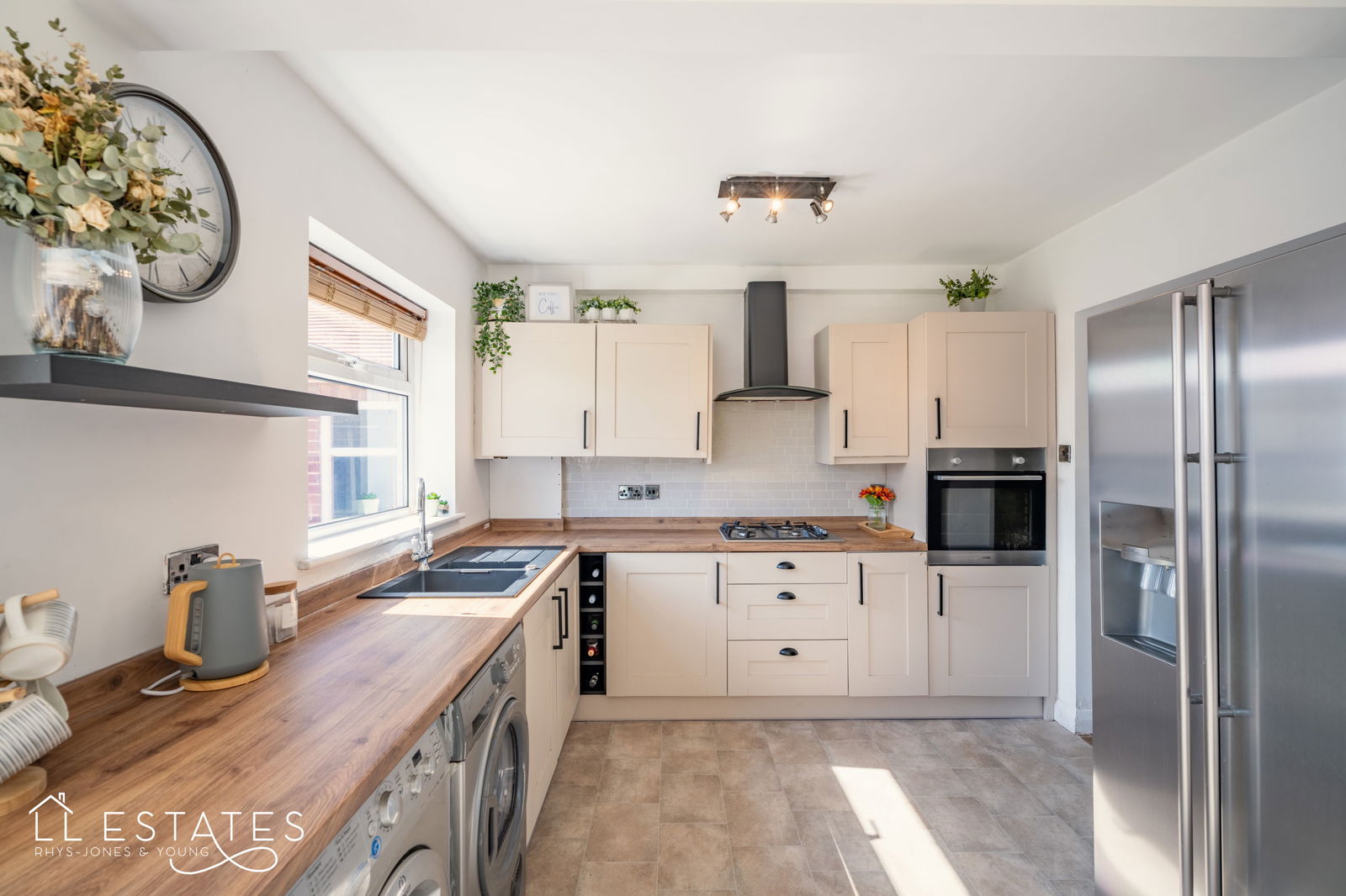 3 bed bungalow for sale in Shaun Close, Rhyl  - Property Image 3