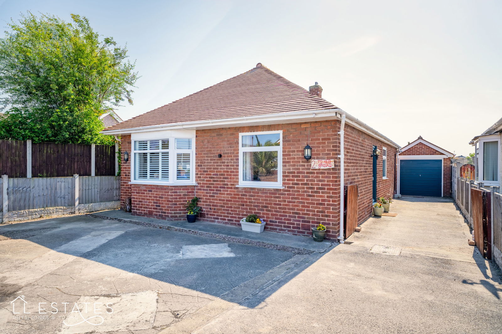3 bed bungalow for sale in Shaun Close, Rhyl, LL18