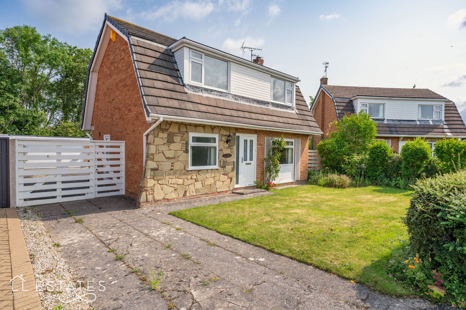 3 bed detached house for sale in Cilgant Eglwys Wen, Bodelwyddan - Property Image 1