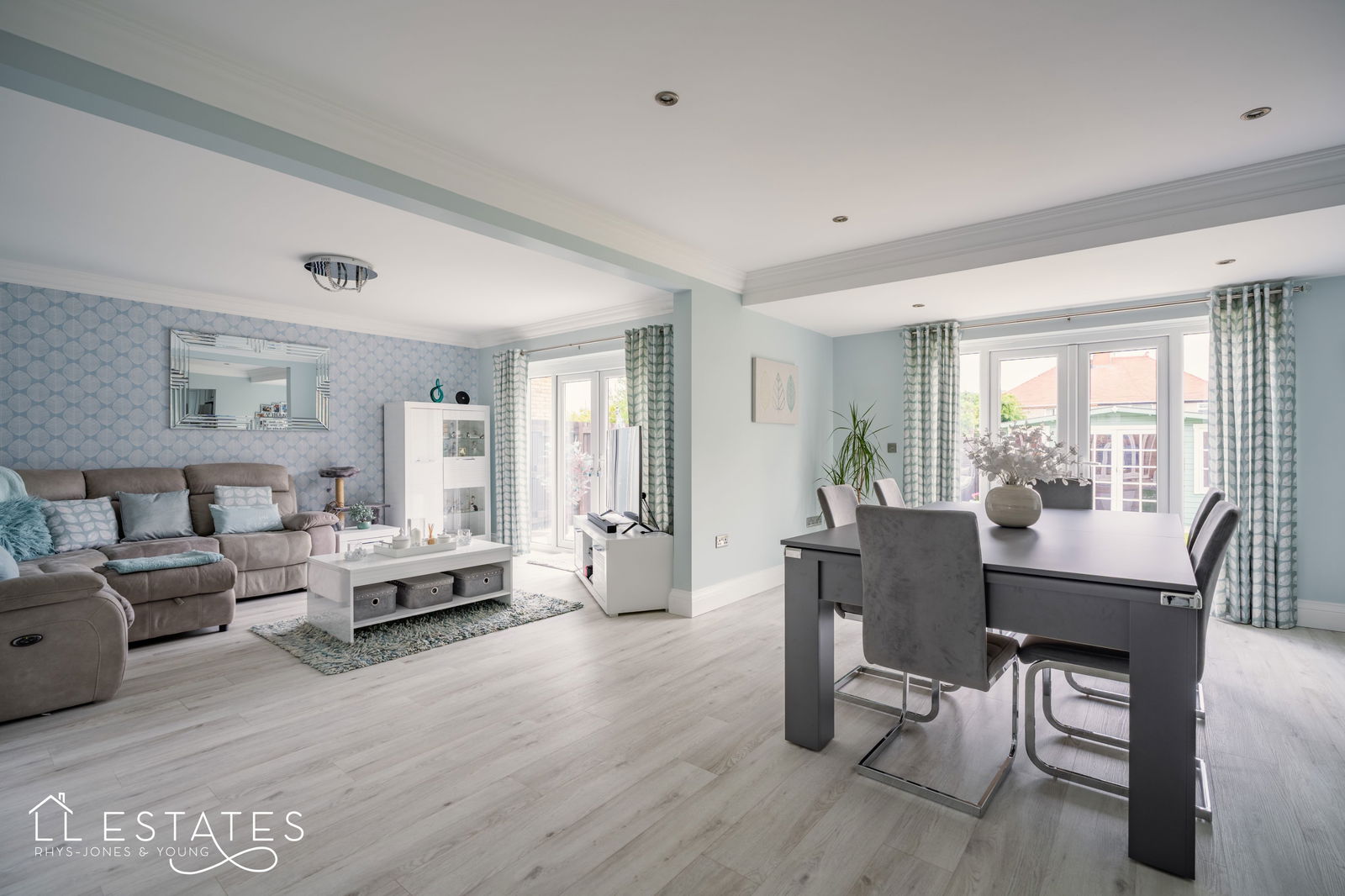 5 bed detached house for sale, Rhuddlan 1