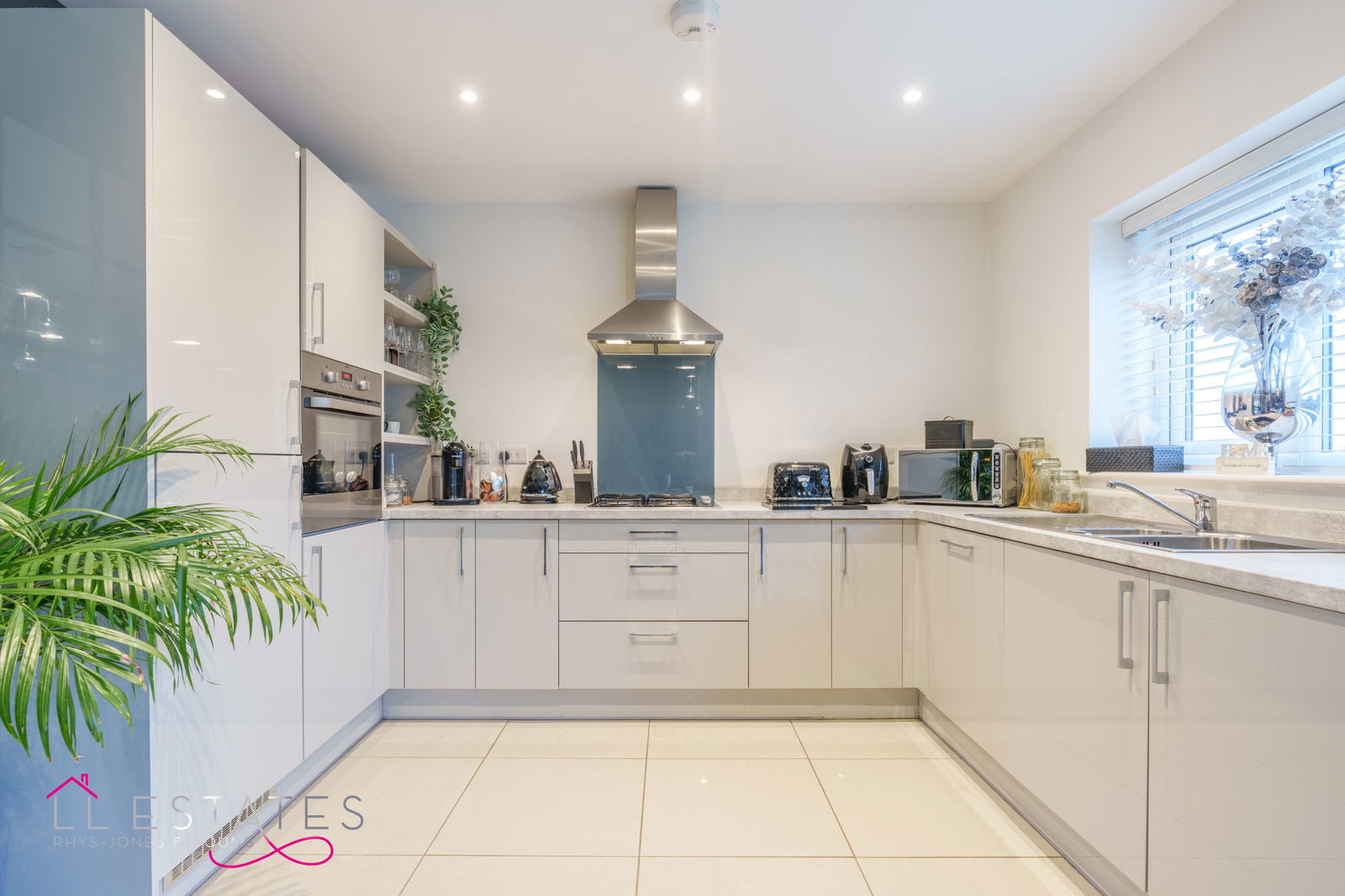 3 bed detached house for sale, Dyseth  - Property Image 3