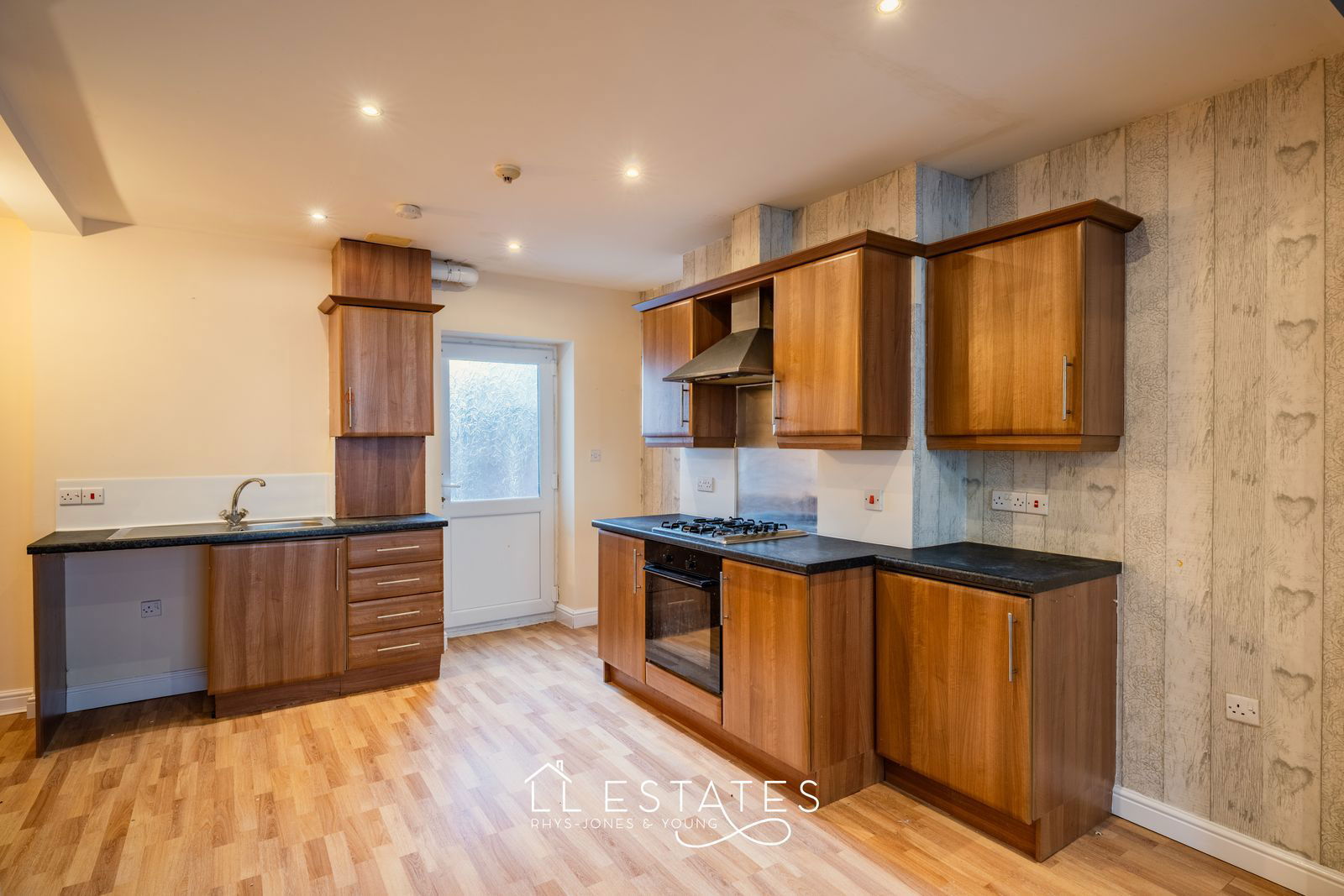 2 bed ground floor flat to rent in John Street, Rhyl, LL18 1PP  - Property Image 3