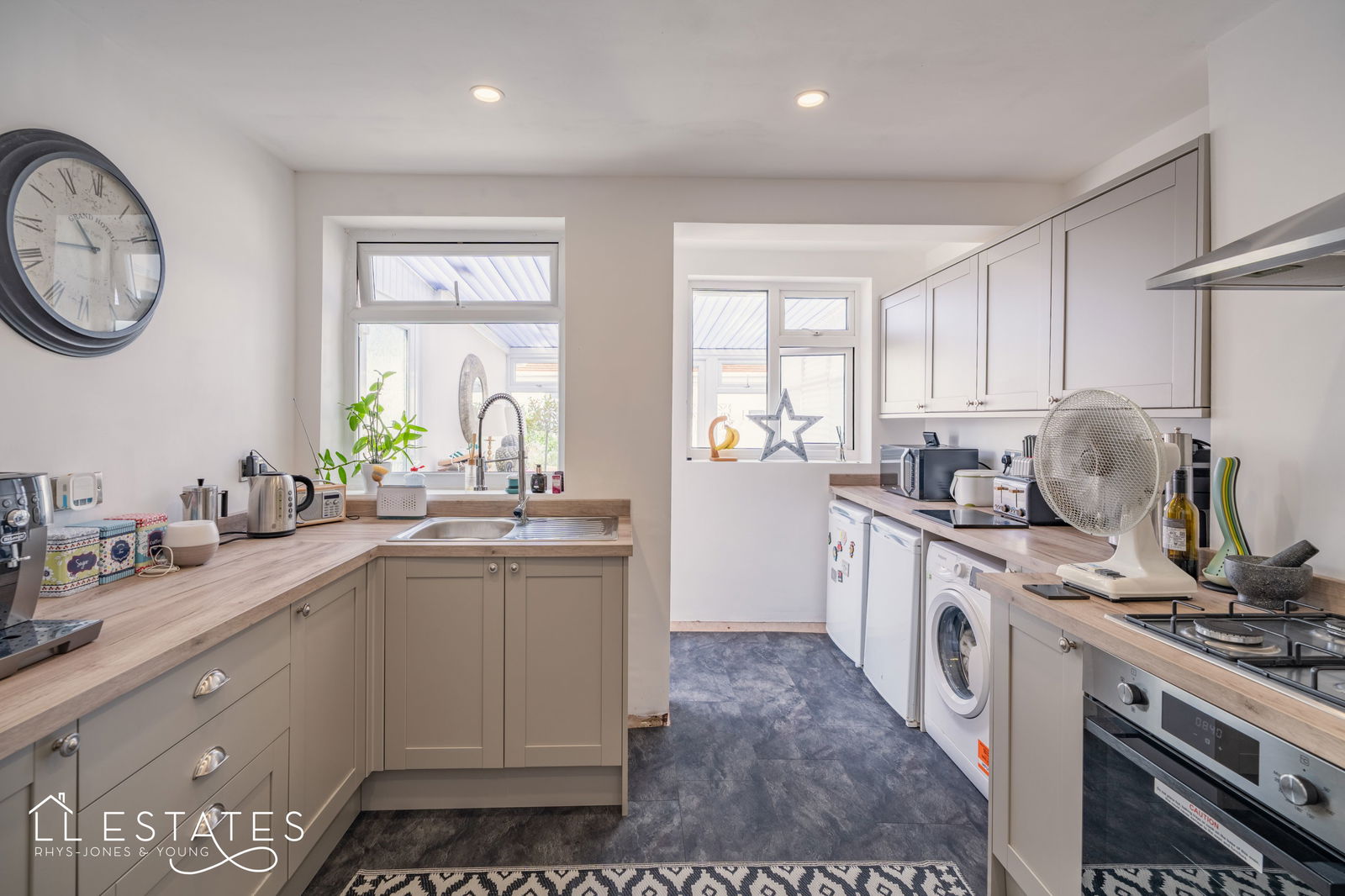 2 bed bungalow for sale in Bryn Avenue, Rhyl  - Property Image 3