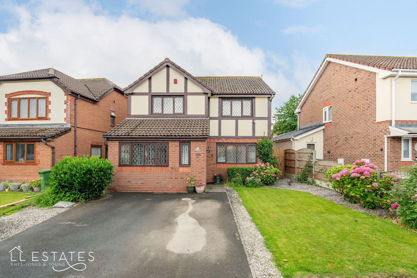 4 bed detached house for sale, Rhyl - Property Image 1