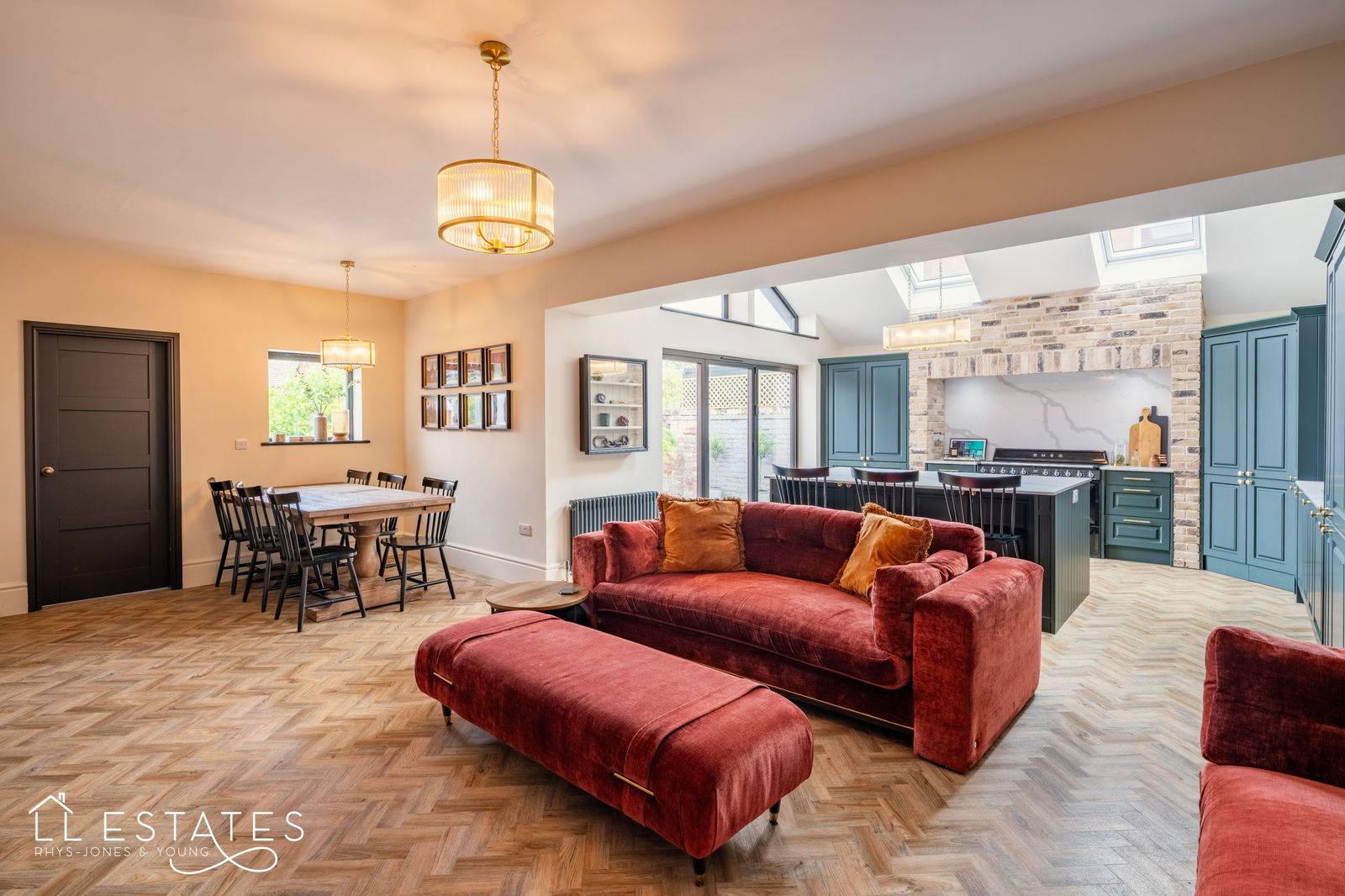 5 bed semi-detached house for sale in Queens Walk, Rhyl  - Property Image 3