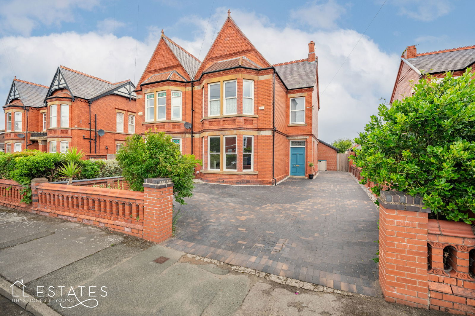 5 bed semi-detached house for sale in Queens Walk, Rhyl, LL18