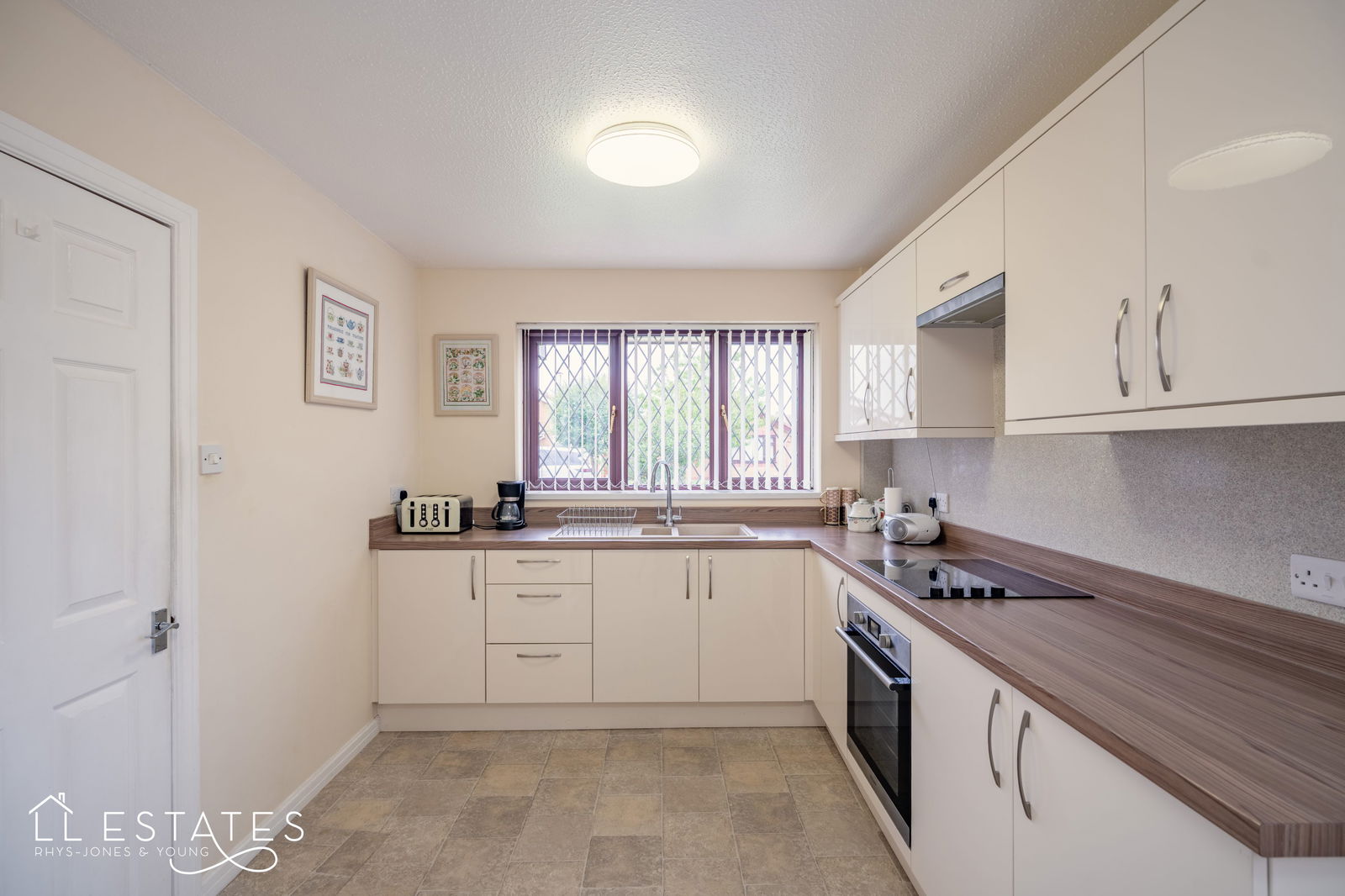 3 bed bungalow for sale in Trem Y Mynydd, Abergele  - Property Image 4