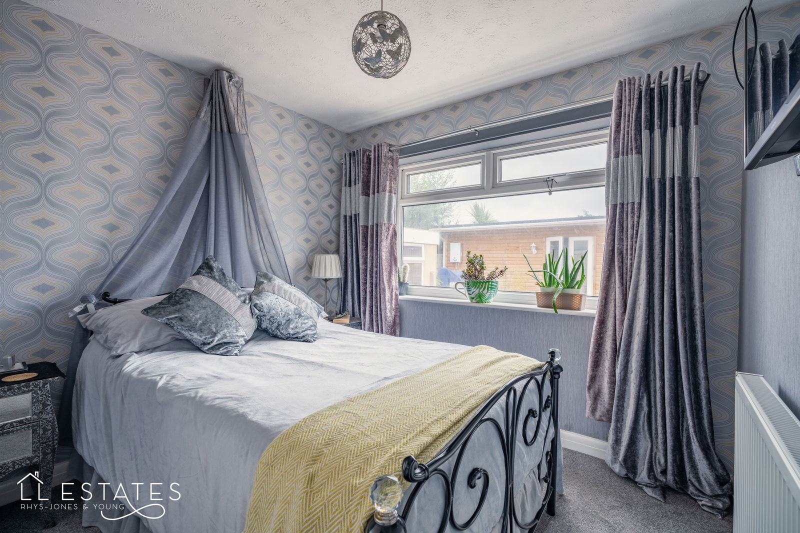 2 bed semi-detached bungalow for sale in Llys Charles, Towyn  - Property Image 6