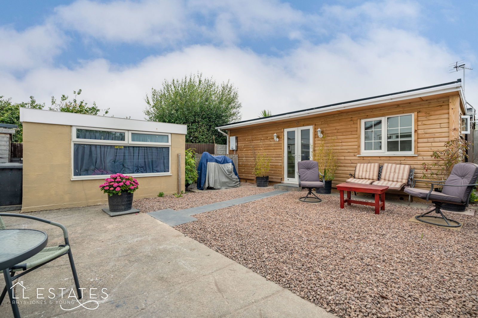 2 bed semi-detached bungalow for sale in Llys Charles, Towyn  - Property Image 9