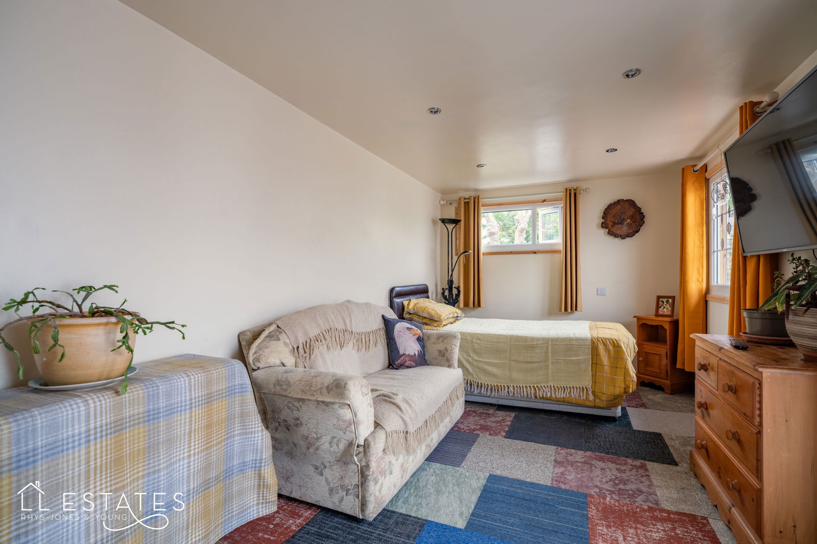 2 bed semi-detached bungalow for sale in Llys Charles, Towyn  - Property Image 8
