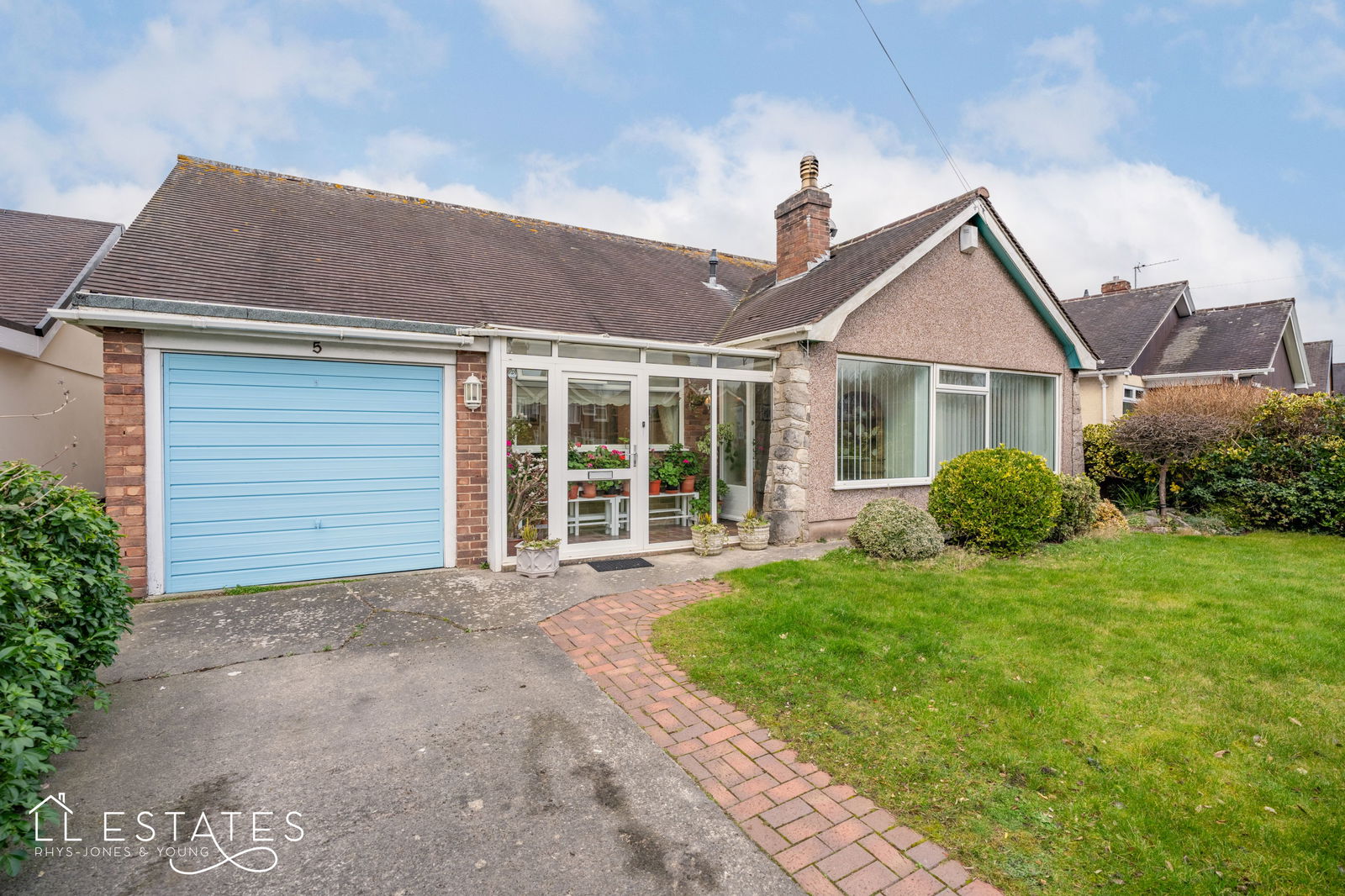 2 bed bungalow for sale in Fairlands Crescent, Rhyl  - Property Image 1