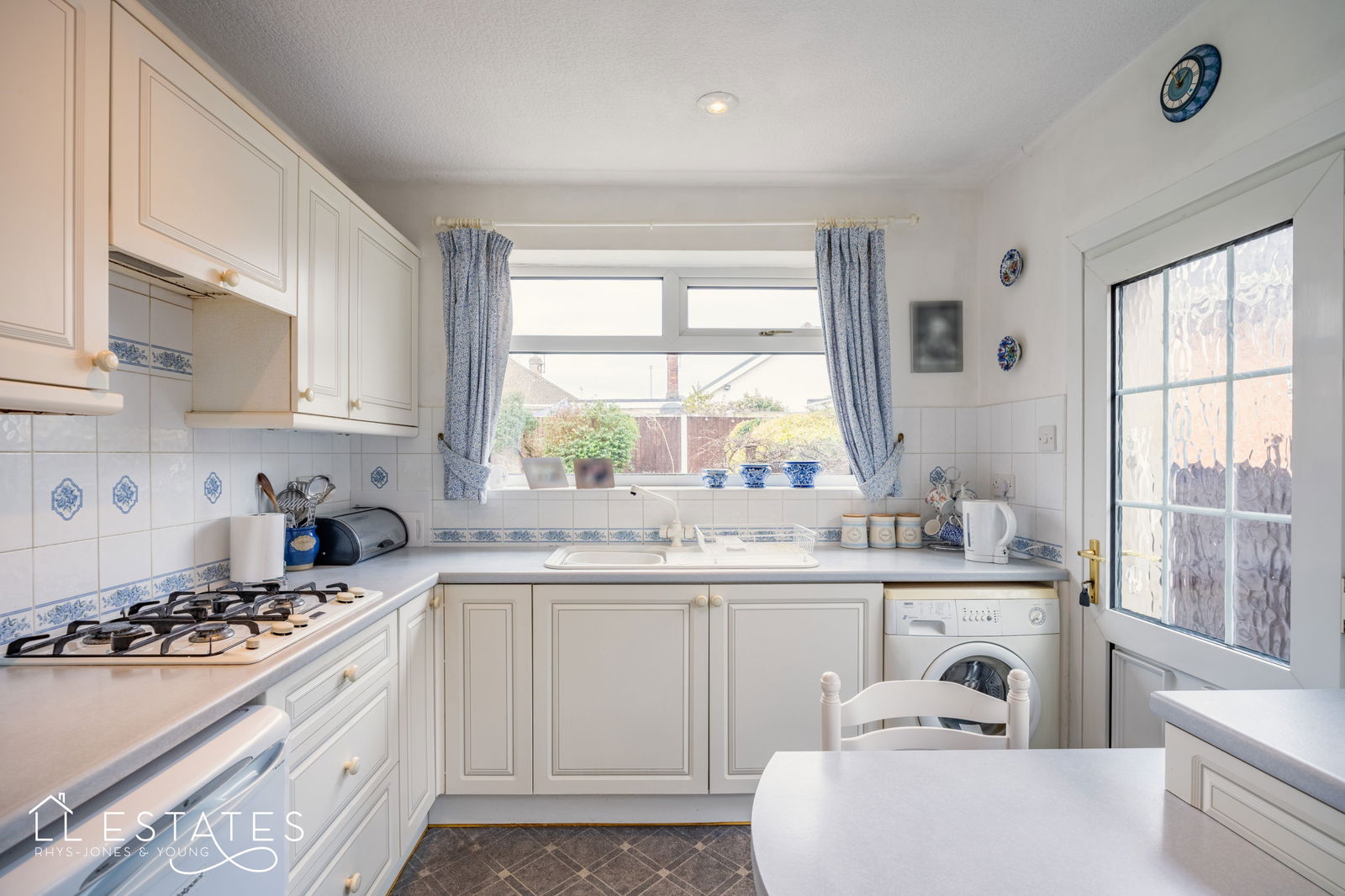 2 bed bungalow for sale in Fairlands Crescent, Rhyl  - Property Image 4